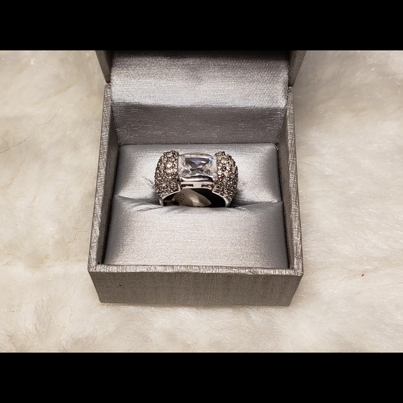 Silver Ring with Crystals & Large Main Stone 8.5 - Picture 7 of 8